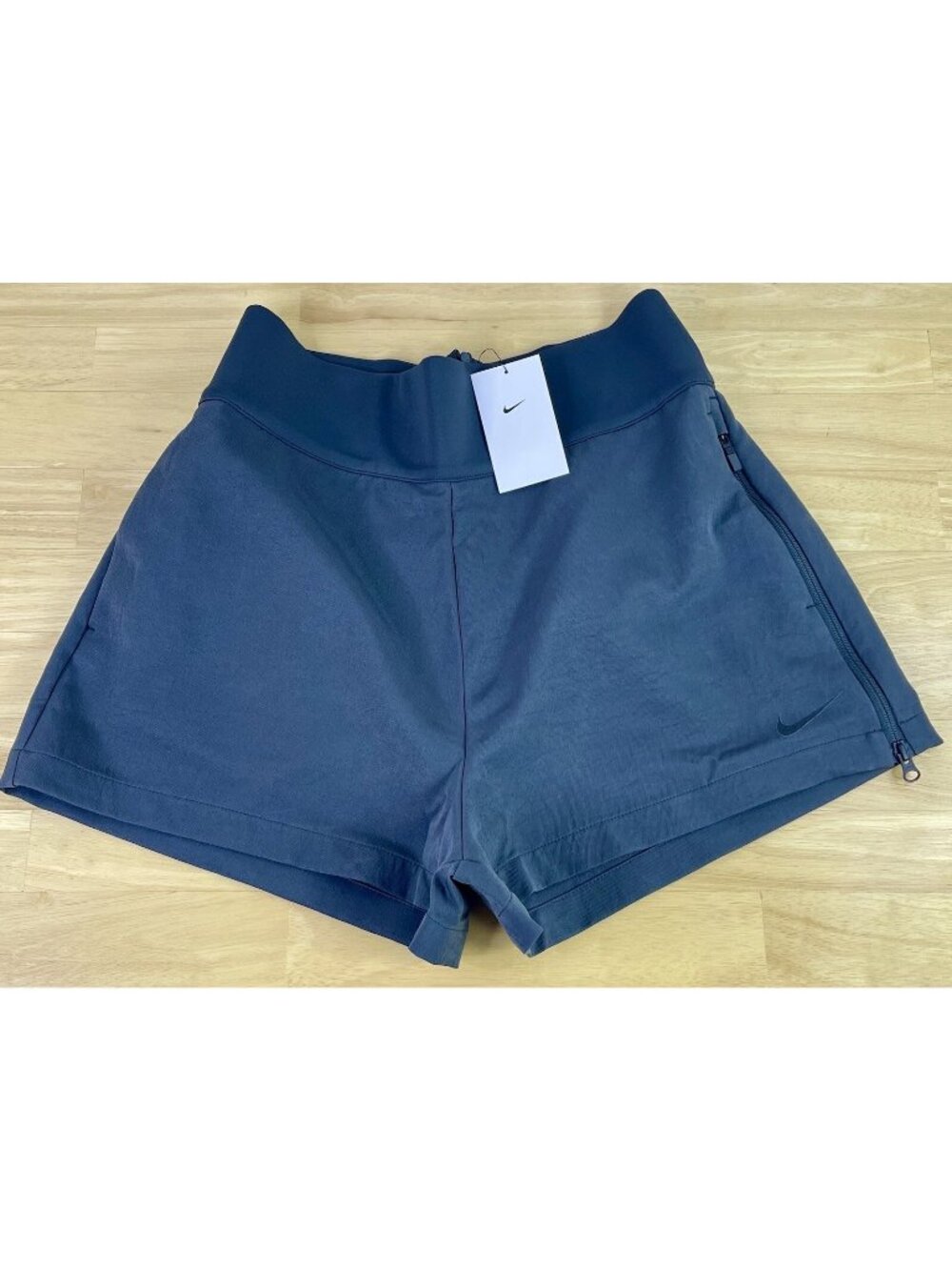 Nike Team Tech Pack Grey Woven High Waist Shorts DX0626-060, Women’s L - NWT $70